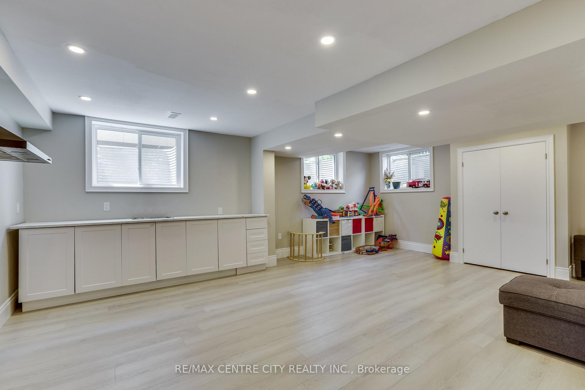 Photo 32 of 240 Church Street, Central Elgin, Belmont — HOMEH