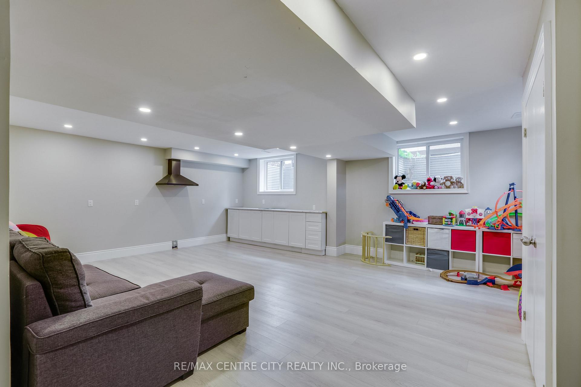 Photo 34 of 240 Church Street, Central Elgin, Belmont — HOMEH