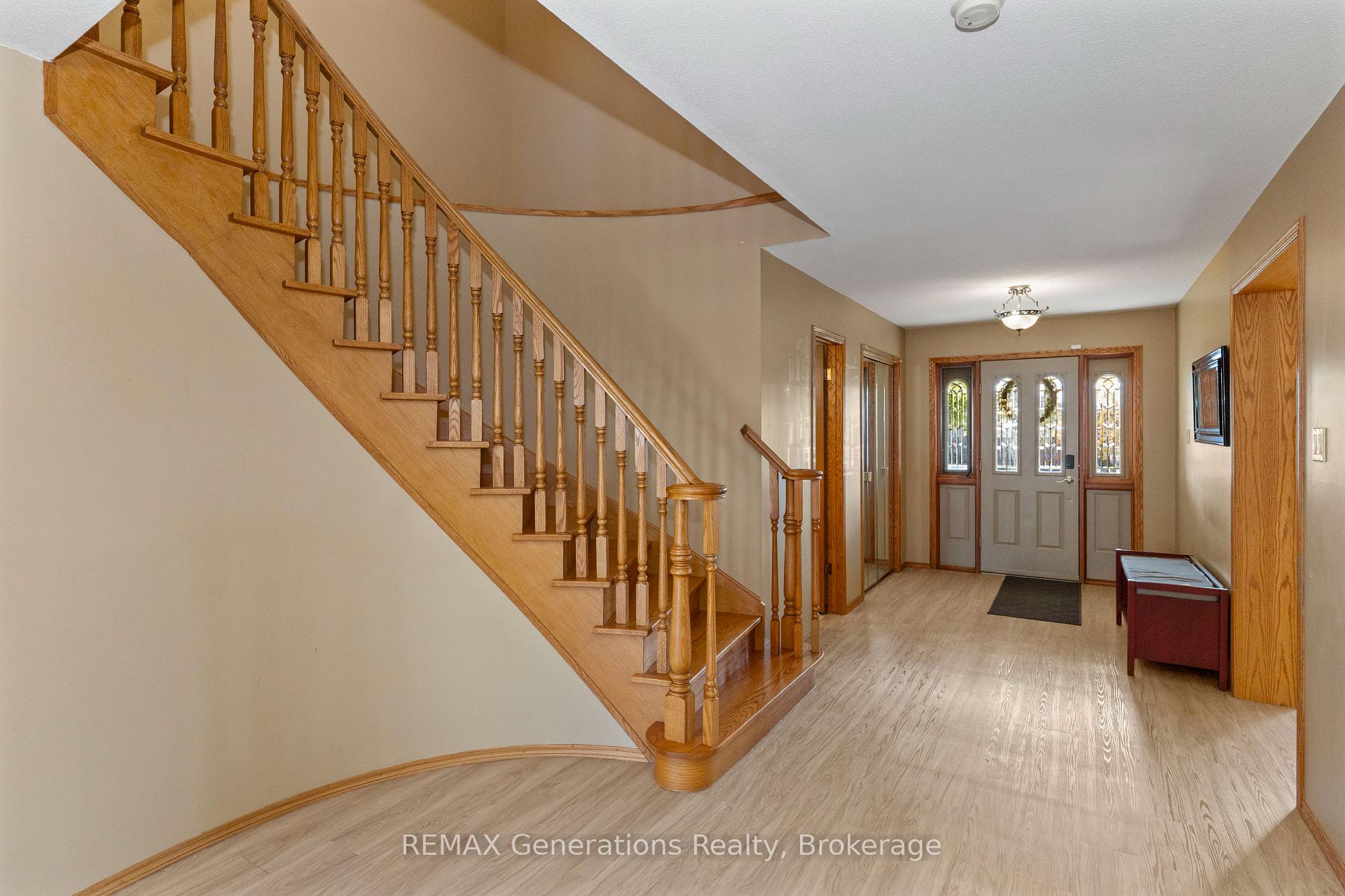Photo 2 of 312 Wade Crescent, Thunder Bay, River Terrace — HOMEH