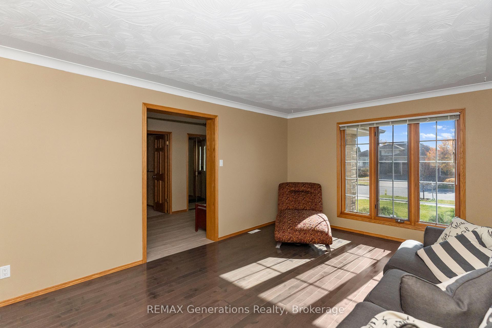 Photo 7 of 312 Wade Crescent, Thunder Bay, River Terrace — HOMEH