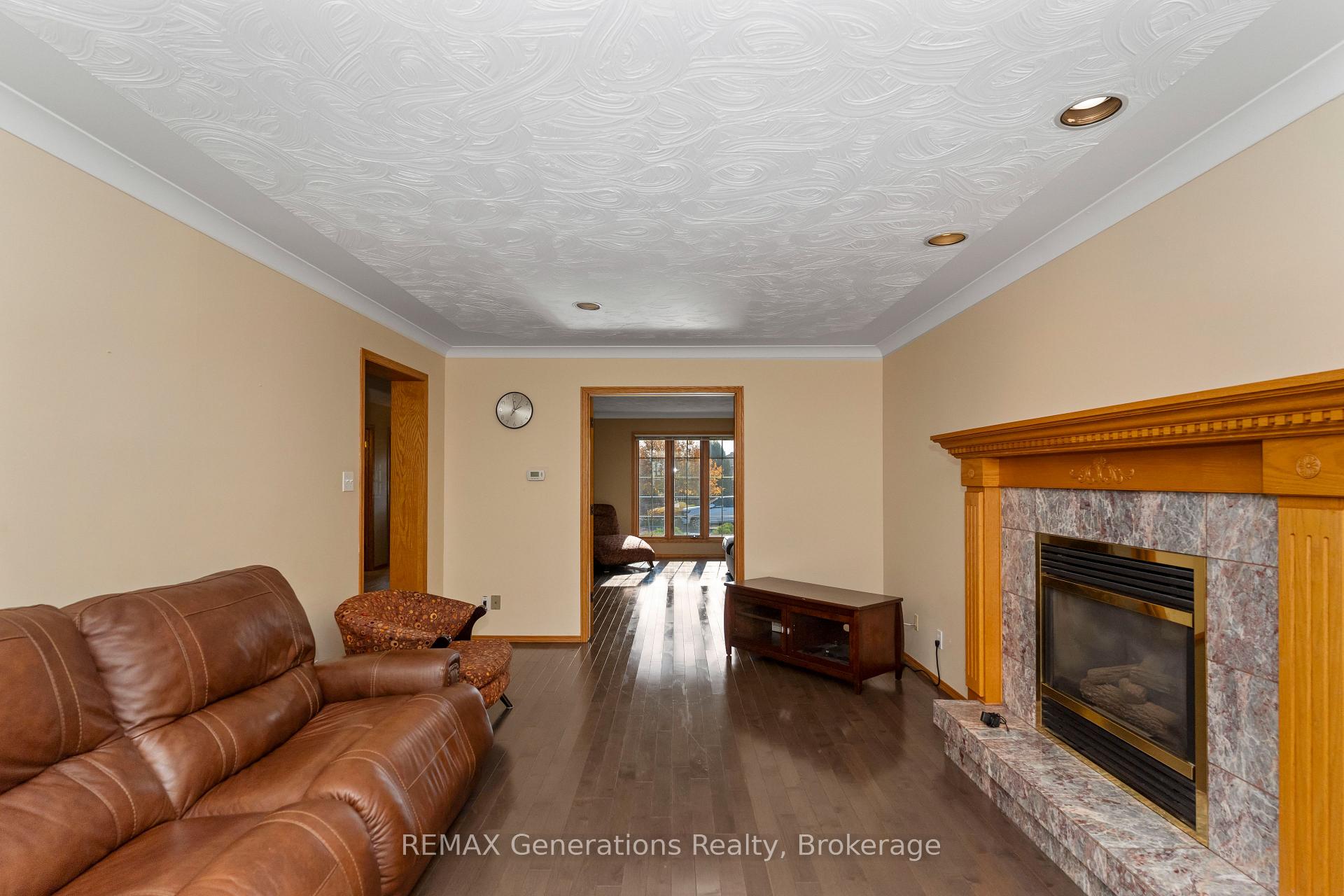 Photo 10 of 312 Wade Crescent, Thunder Bay, River Terrace — HOMEH