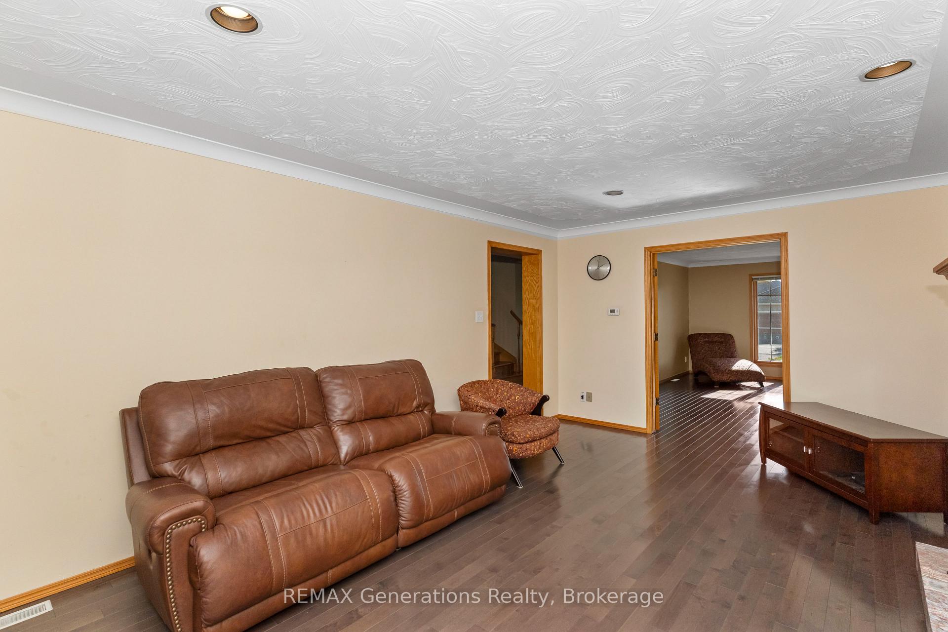 Photo 11 of 312 Wade Crescent, Thunder Bay, River Terrace — HOMEH