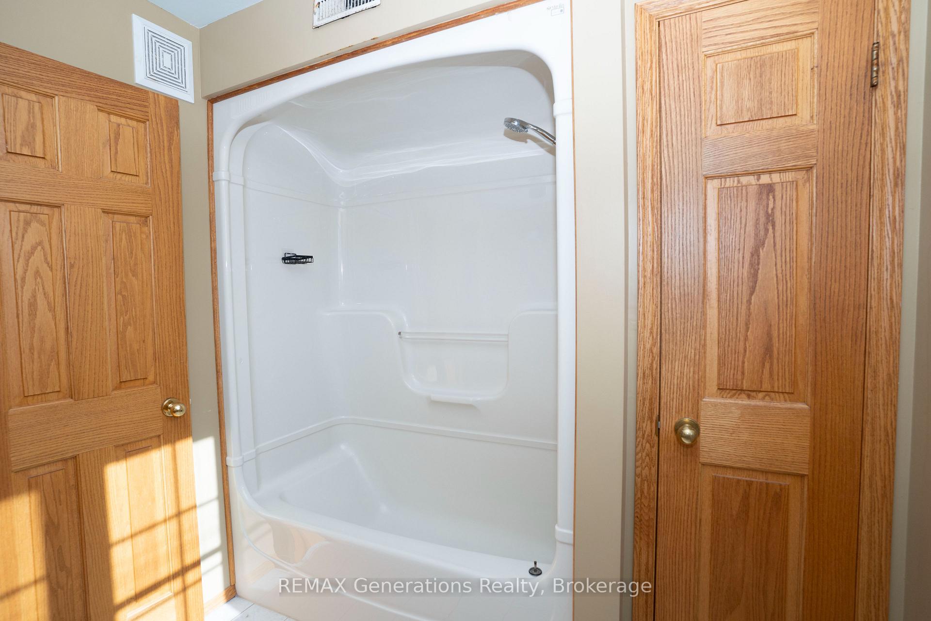 Photo 38 of 312 Wade Crescent, Thunder Bay, River Terrace — HOMEH
