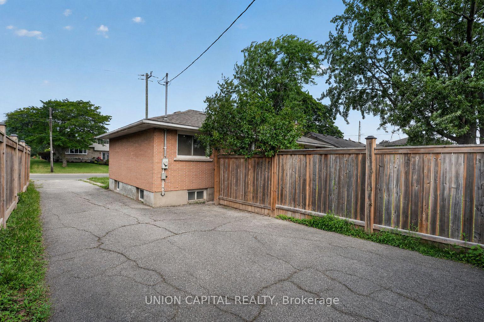 Photo 48 of 30 Collier Road N, Thorold, Thorold Downtown — HOMEH