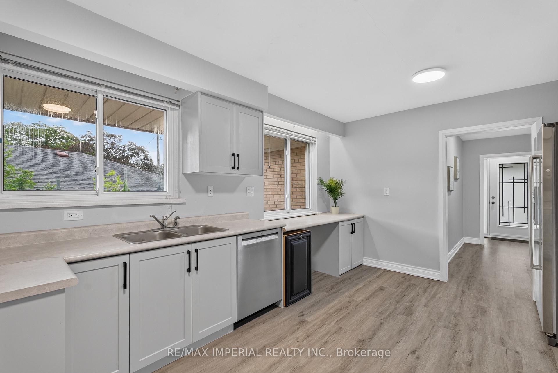 Photo 15 of 3 Minstrel Drive, Etobicoke, Stonegate-Queensway — HOMEH