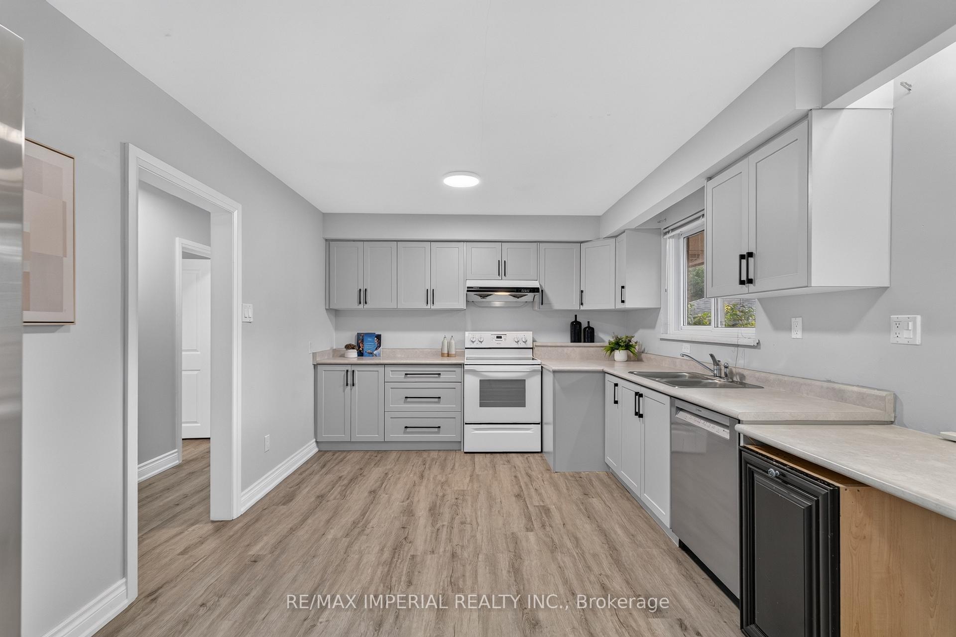 Photo 17 of 3 Minstrel Drive, Etobicoke, Stonegate-Queensway — HOMEH