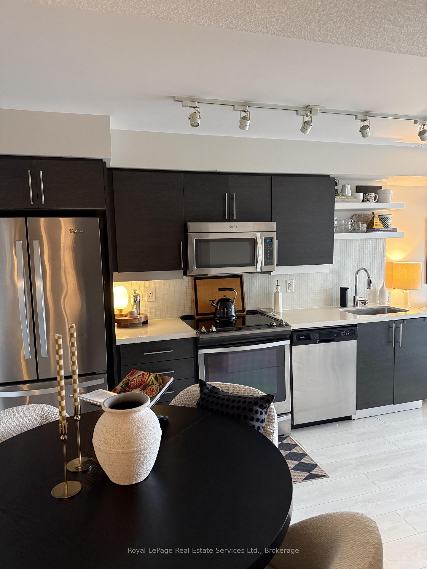Photo of Unit 1814, 400 Adelaide Street E