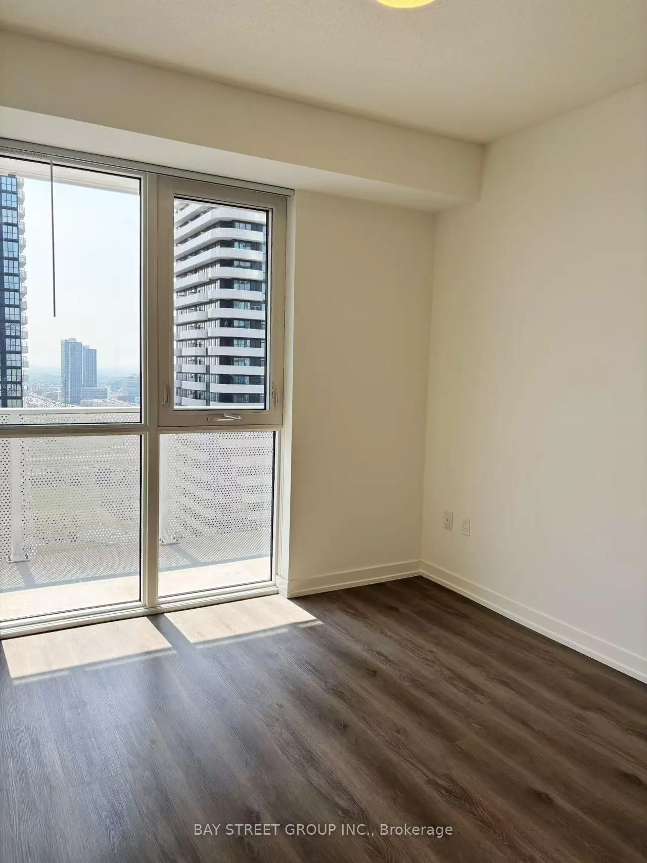 Photo 4 of Unit 2302, 28 Interchange Way, Vaughan, Vaughan Corporate Centre — HOMEH