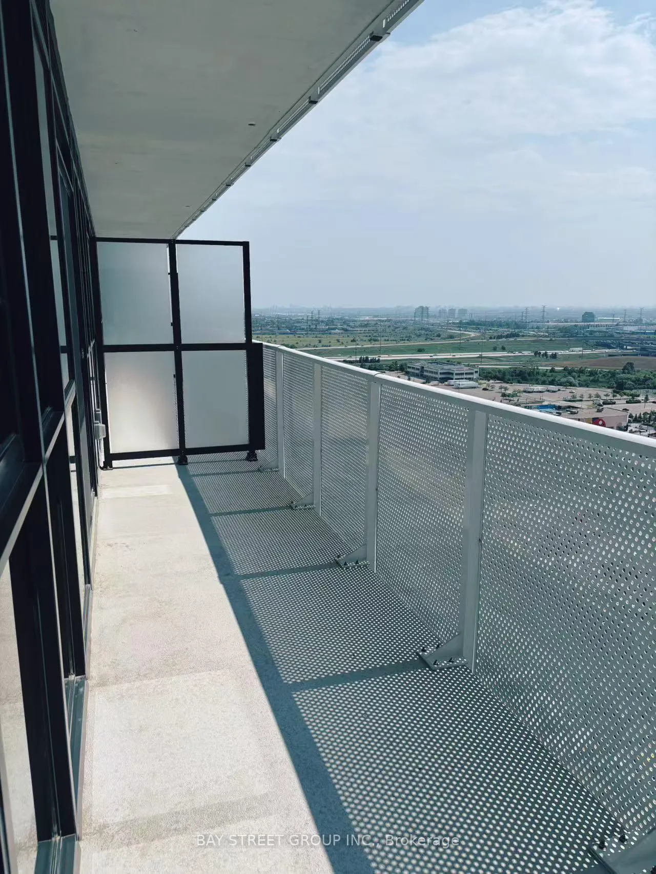 Photo 10 of Unit 2302, 28 Interchange Way, Vaughan, Vaughan Corporate Centre — HOMEH