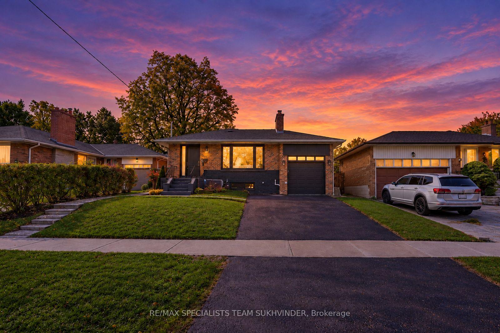 Photo 2 of 10 Dumbarton Road, Etobicoke, Stonegate-Queensway — HOMEH