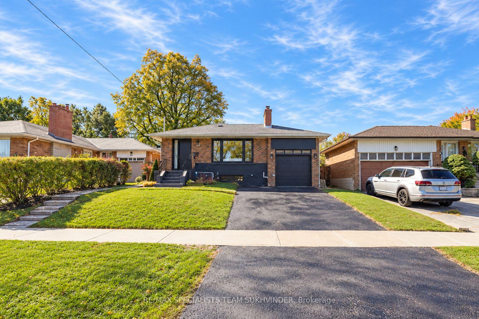 Photo 3 of 10 Dumbarton Road, Etobicoke, Stonegate-Queensway — HOMEH