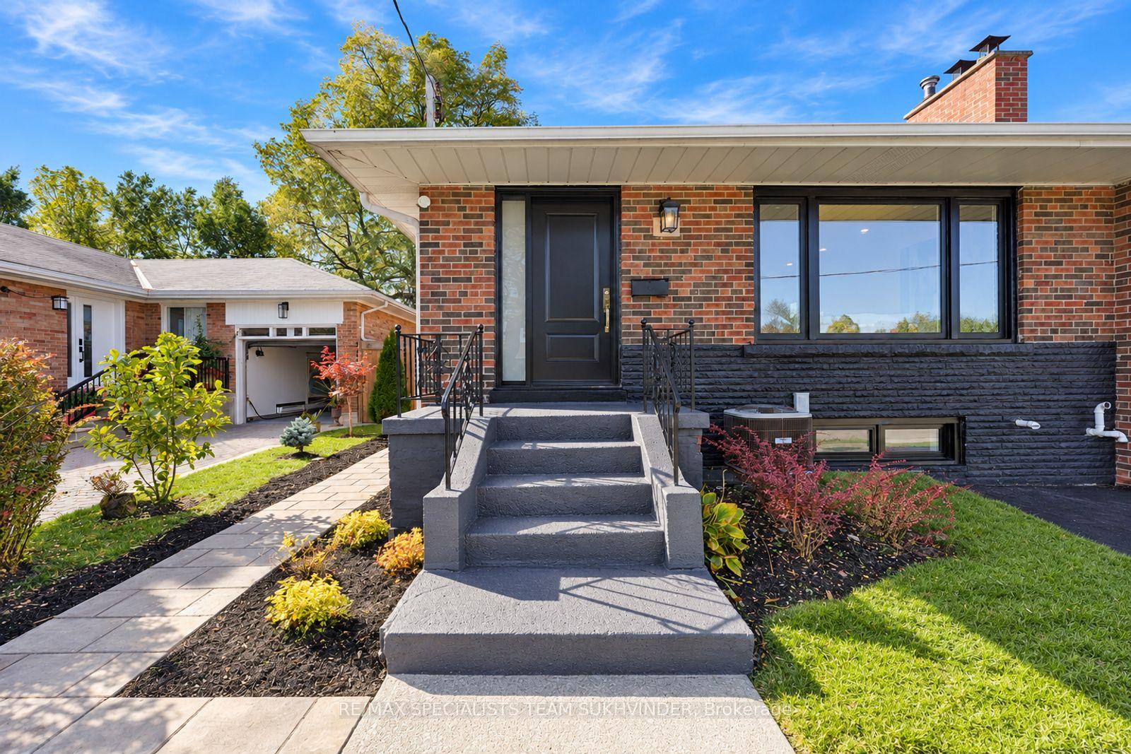Photo 5 of 10 Dumbarton Road, Etobicoke, Stonegate-Queensway — HOMEH