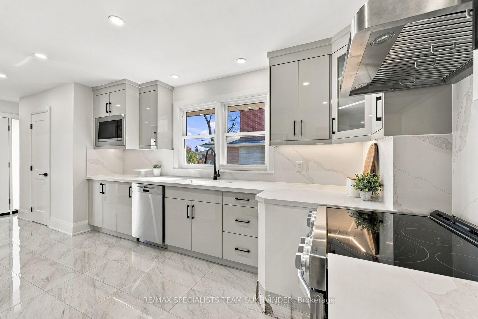 Photo 15 of 10 Dumbarton Road, Etobicoke, Stonegate-Queensway — HOMEH