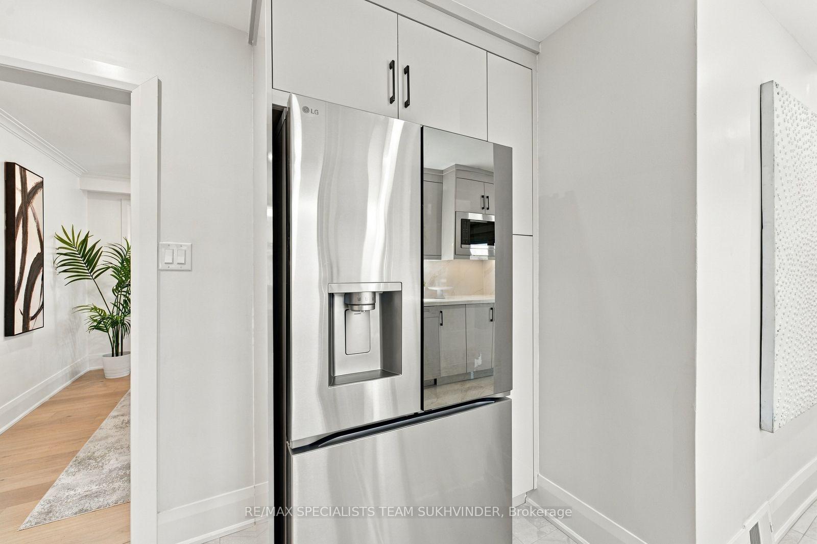 Photo 18 of 10 Dumbarton Road, Etobicoke, Stonegate-Queensway — HOMEH