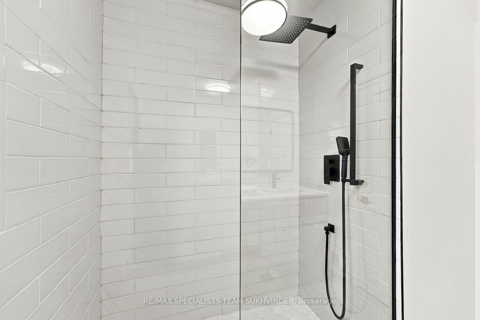 Photo 23 of 10 Dumbarton Road, Etobicoke, Stonegate-Queensway — HOMEH