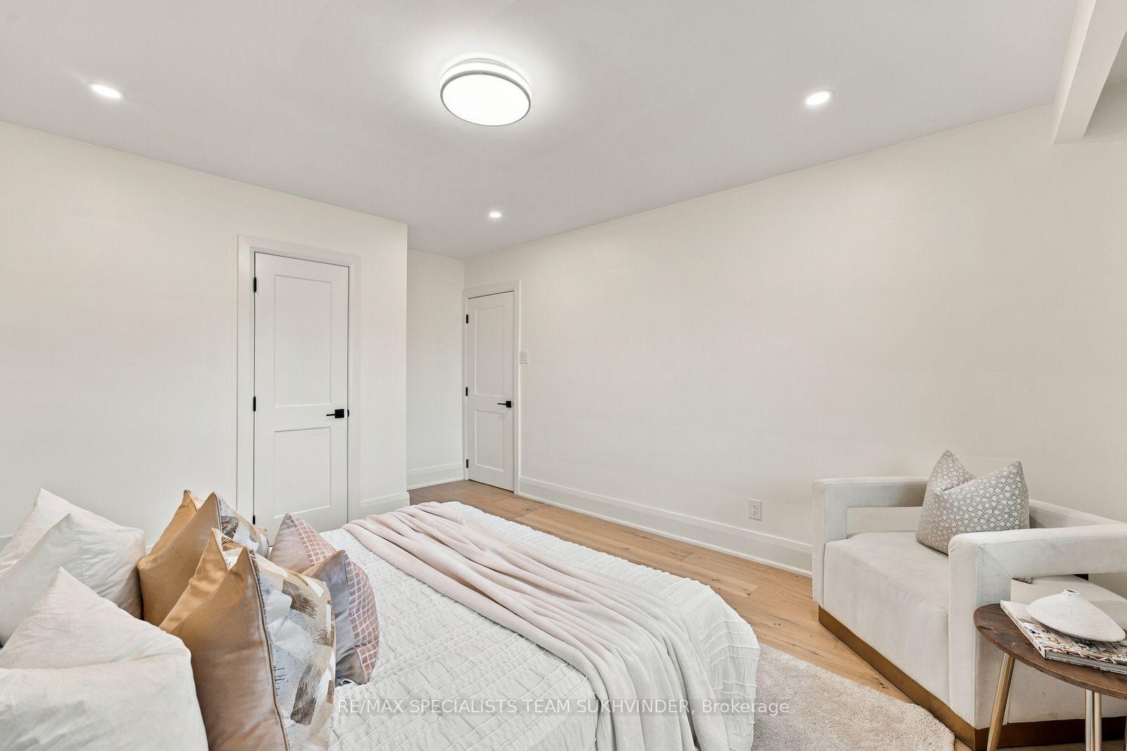 Photo 25 of 10 Dumbarton Road, Etobicoke, Stonegate-Queensway — HOMEH