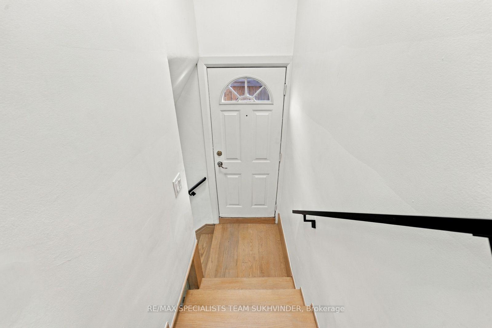 Photo 27 of 10 Dumbarton Road, Etobicoke, Stonegate-Queensway — HOMEH