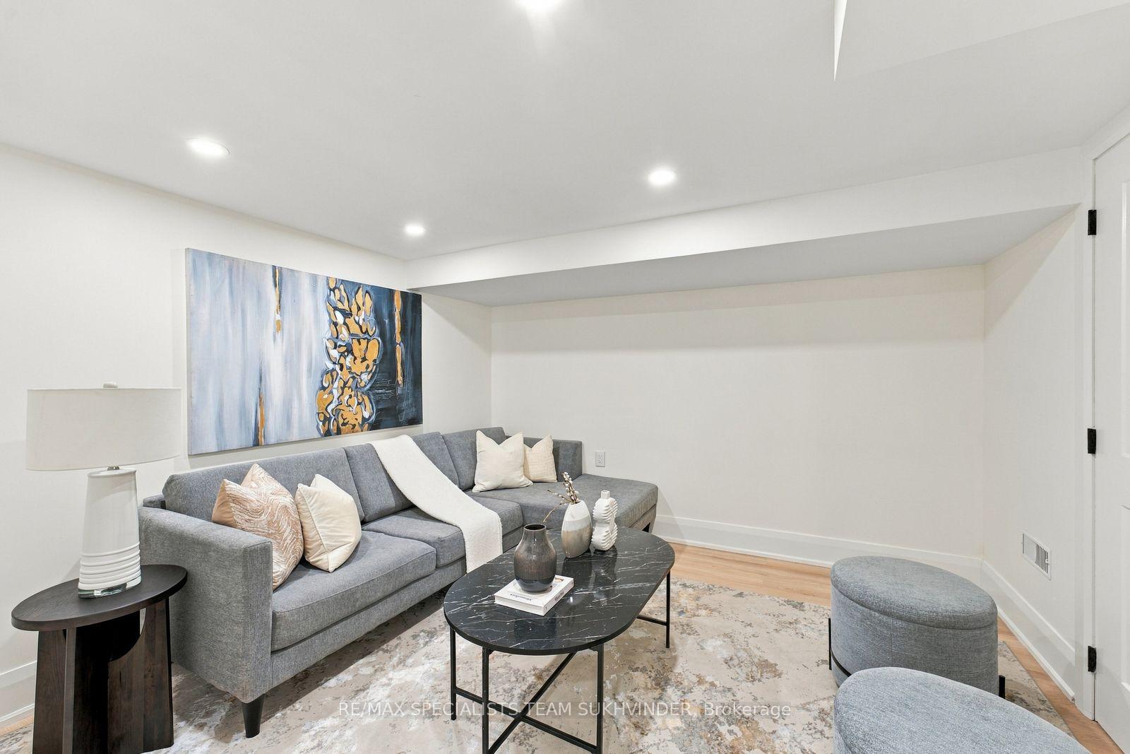 Photo 32 of 10 Dumbarton Road, Etobicoke, Stonegate-Queensway — HOMEH