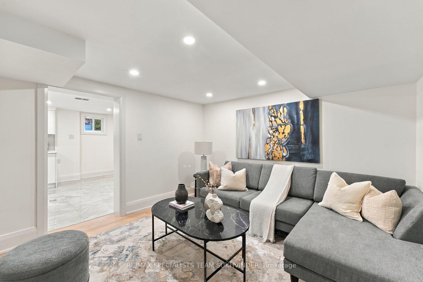 Photo 33 of 10 Dumbarton Road, Etobicoke, Stonegate-Queensway — HOMEH