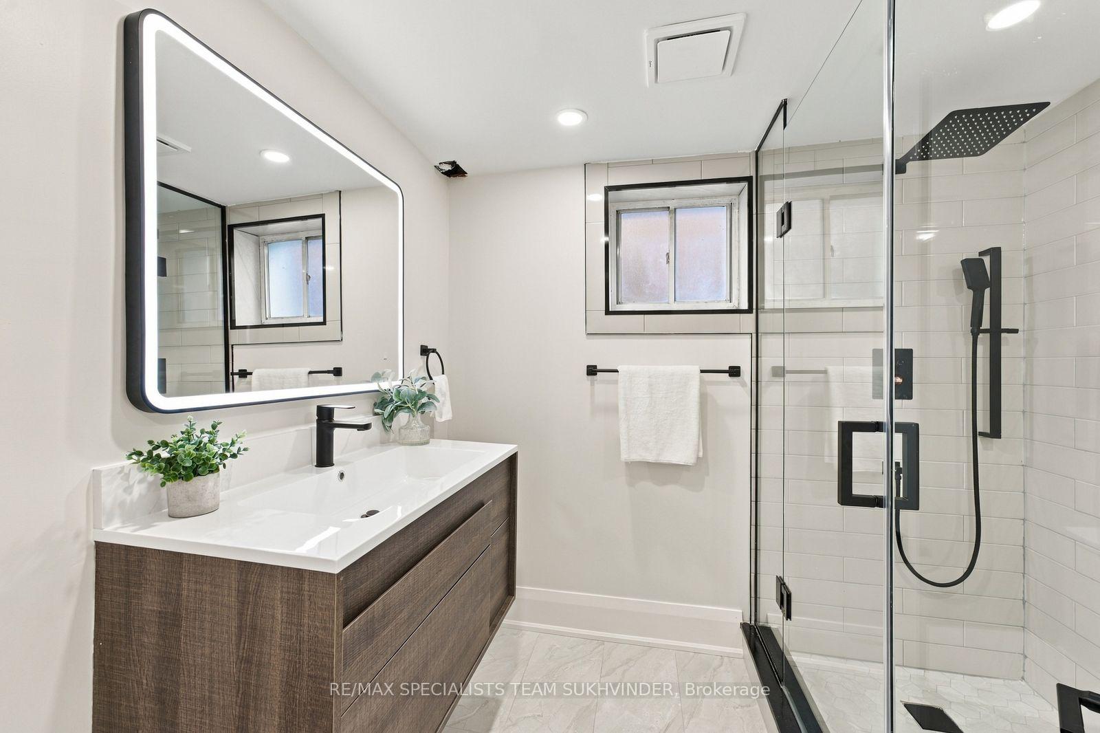 Photo 38 of 10 Dumbarton Road, Etobicoke, Stonegate-Queensway — HOMEH