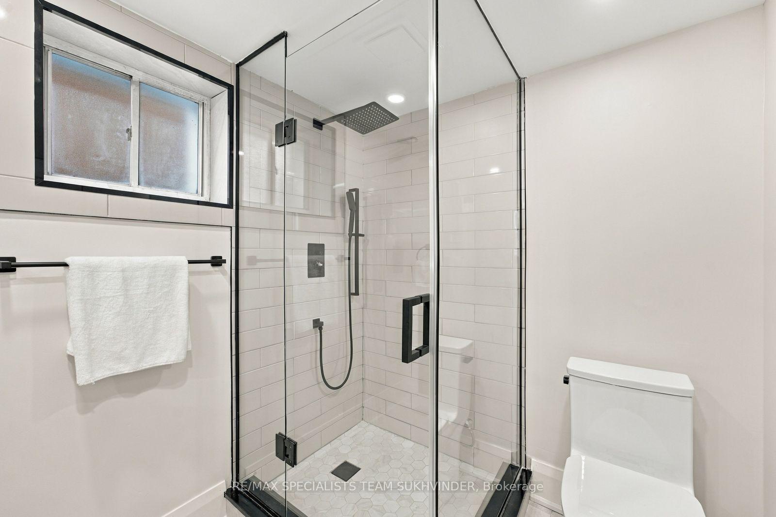 Photo 39 of 10 Dumbarton Road, Etobicoke, Stonegate-Queensway — HOMEH