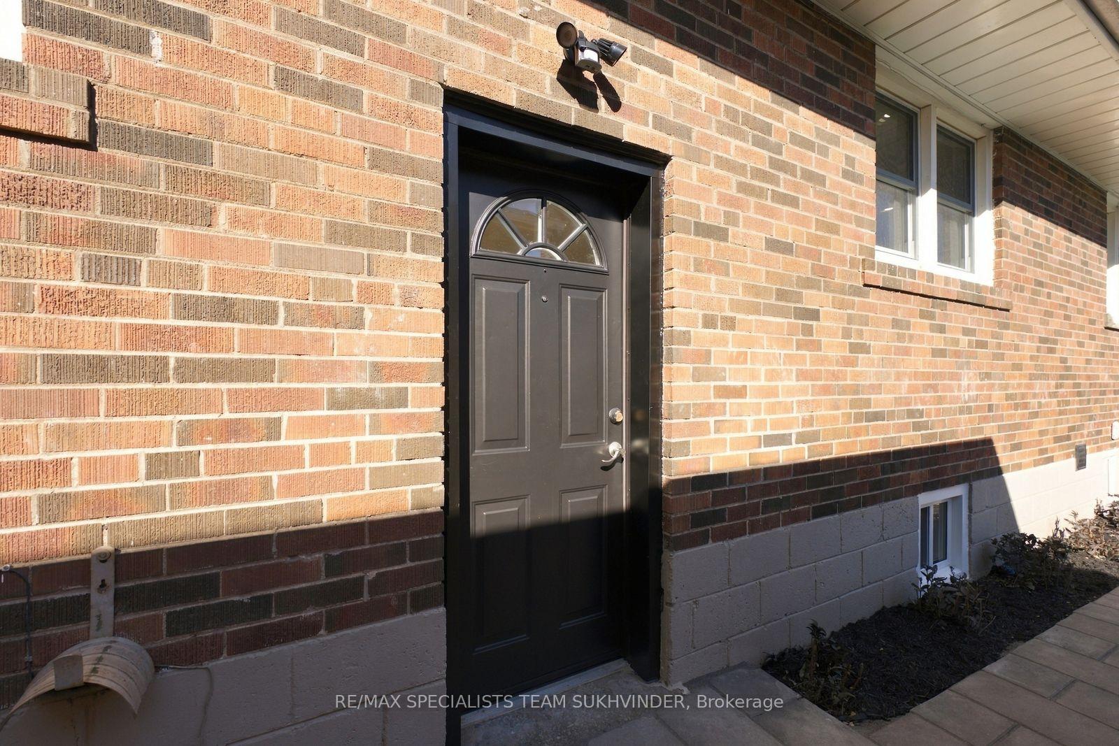 Photo 41 of 10 Dumbarton Road, Etobicoke, Stonegate-Queensway — HOMEH