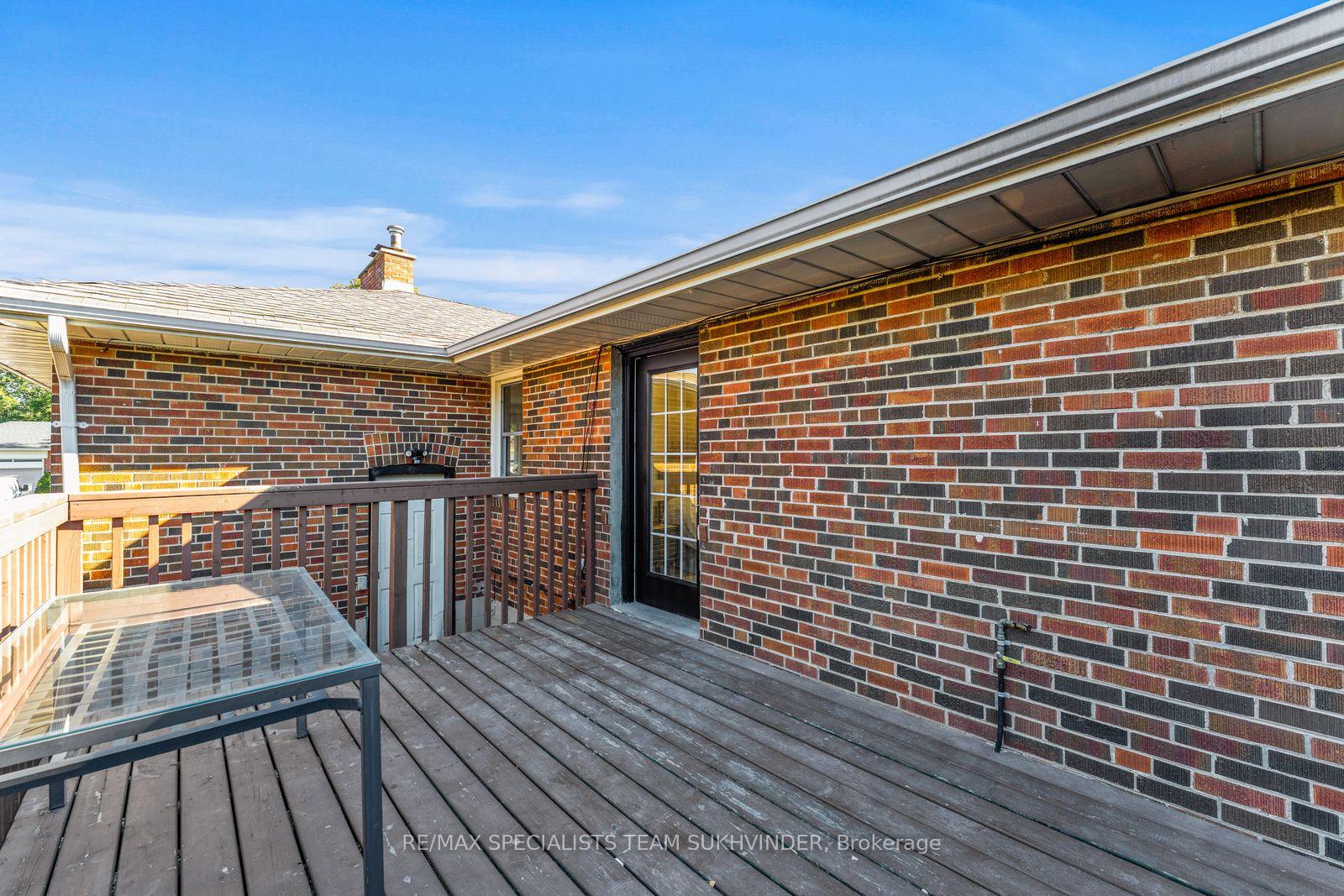 Photo 45 of 10 Dumbarton Road, Etobicoke, Stonegate-Queensway — HOMEH