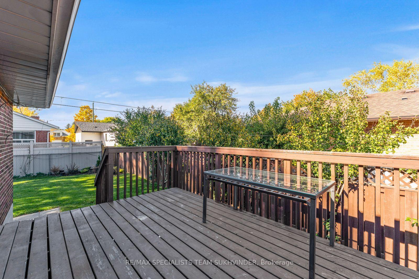 Photo 46 of 10 Dumbarton Road, Etobicoke, Stonegate-Queensway — HOMEH