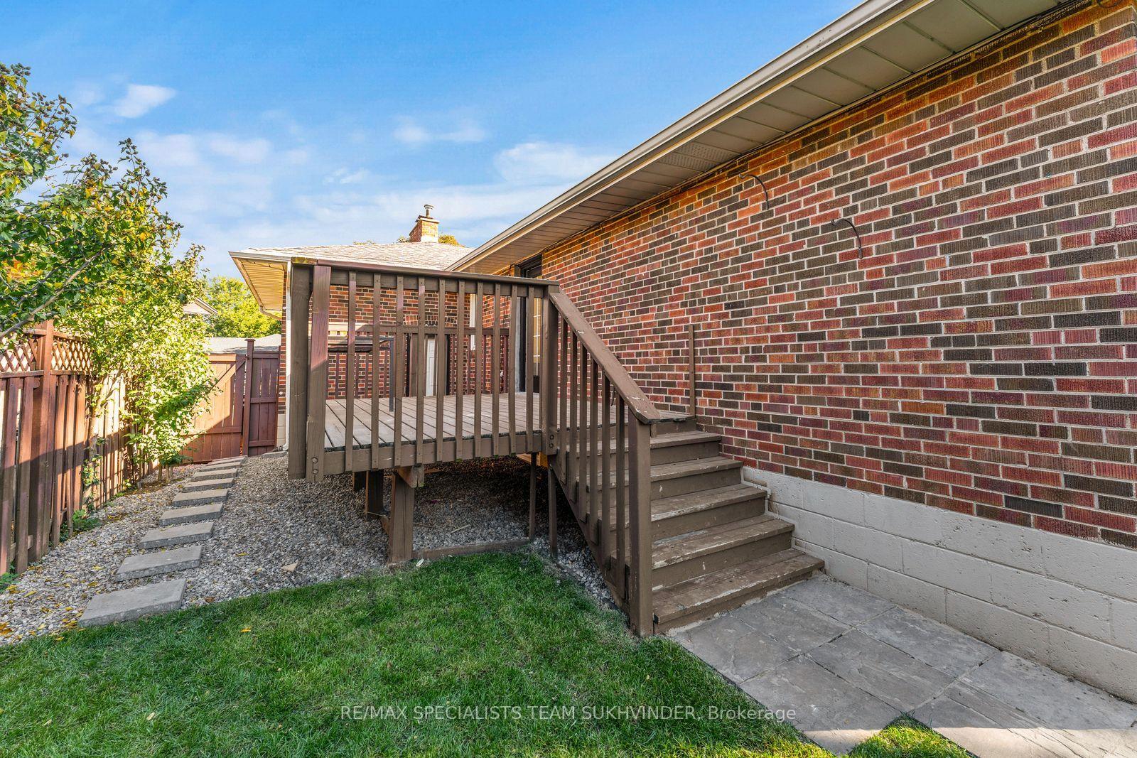 Photo 47 of 10 Dumbarton Road, Etobicoke, Stonegate-Queensway — HOMEH