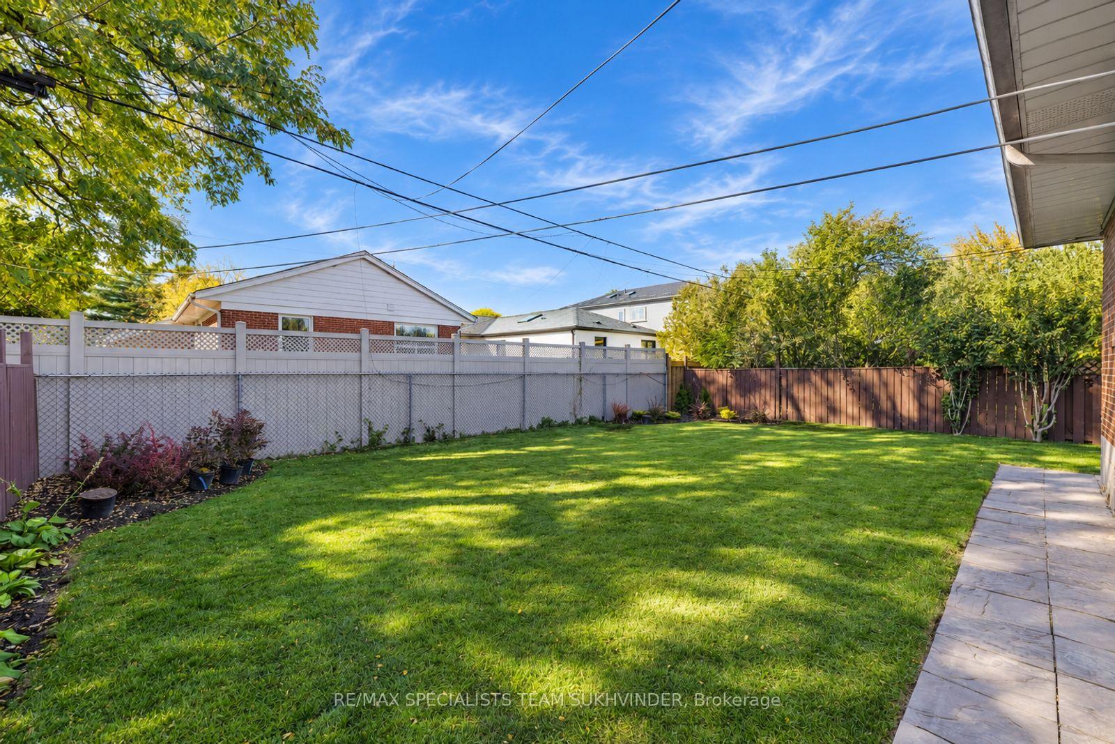 Photo 48 of 10 Dumbarton Road, Etobicoke, Stonegate-Queensway — HOMEH