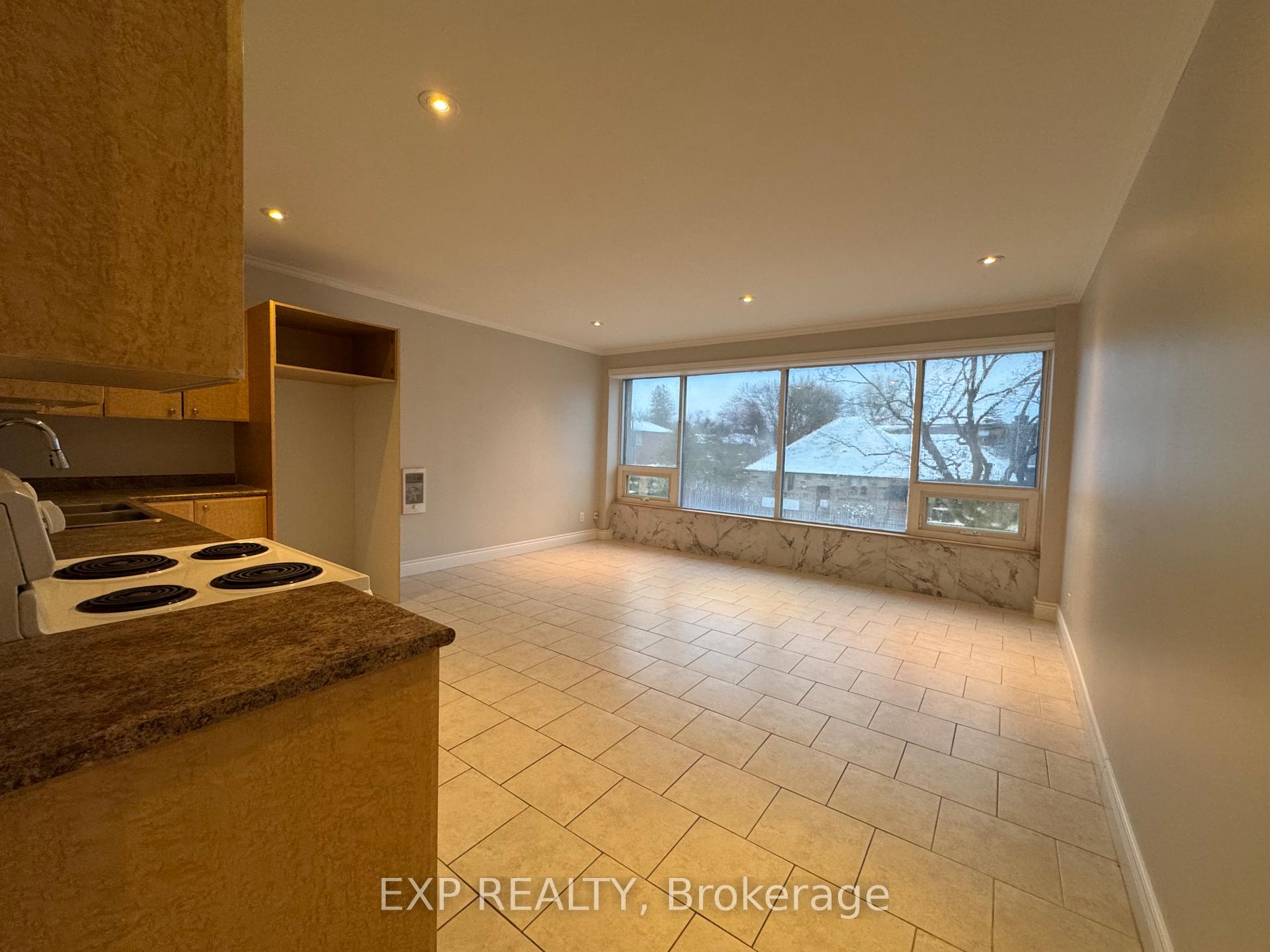 Photo of Unit 203, 258 Lakeshore Road E