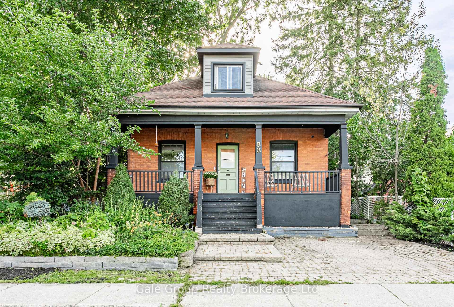 Photo of 83 Victoria Street N