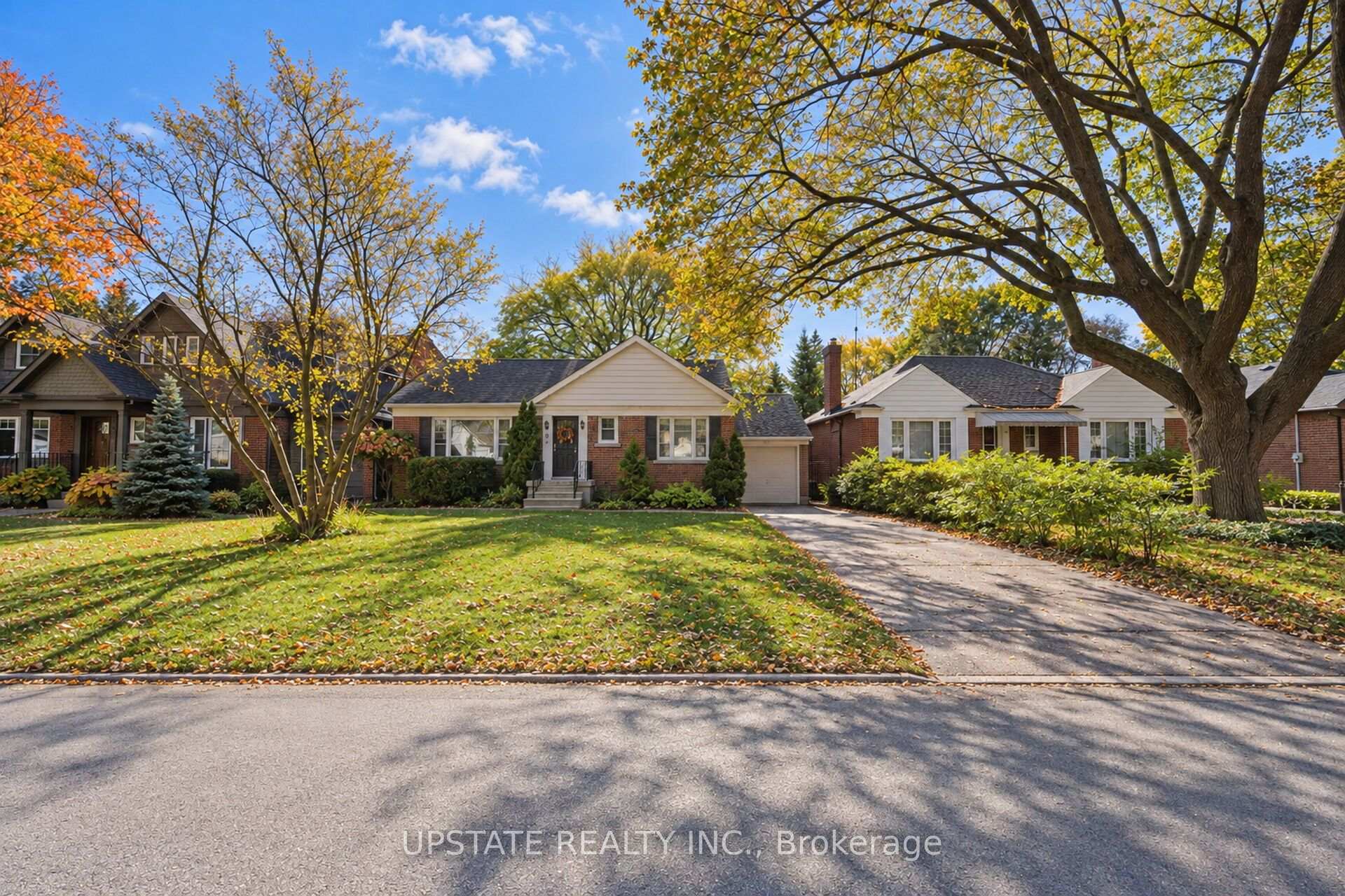 Photo 3 of 9 Elderidge Avenue, Etobicoke, Stonegate-Queensway — HOMEH