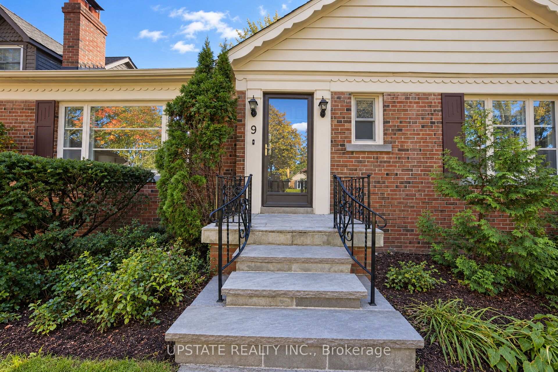 Photo 4 of 9 Elderidge Avenue, Etobicoke, Stonegate-Queensway — HOMEH