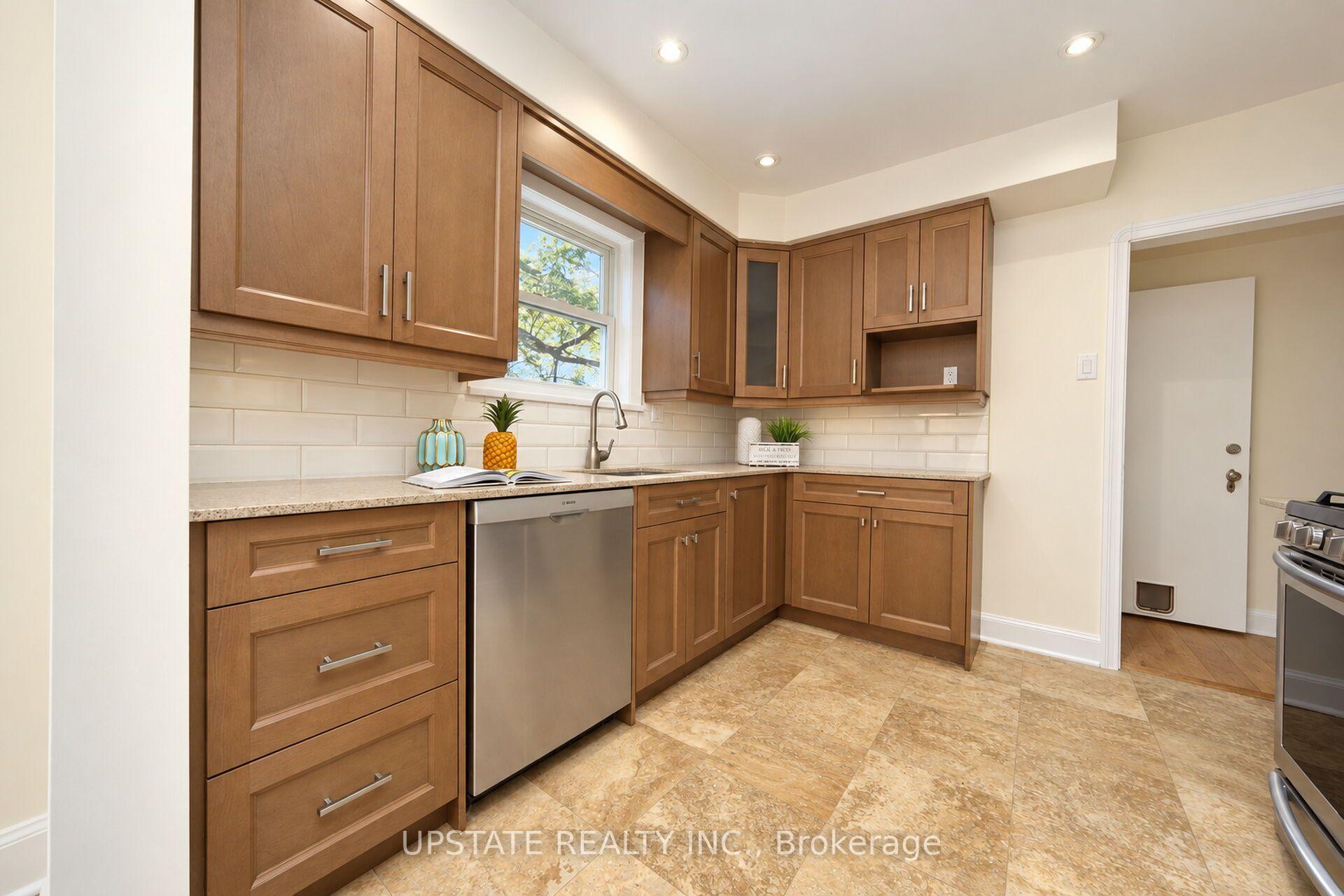 Photo 21 of 9 Elderidge Avenue, Etobicoke, Stonegate-Queensway — HOMEH