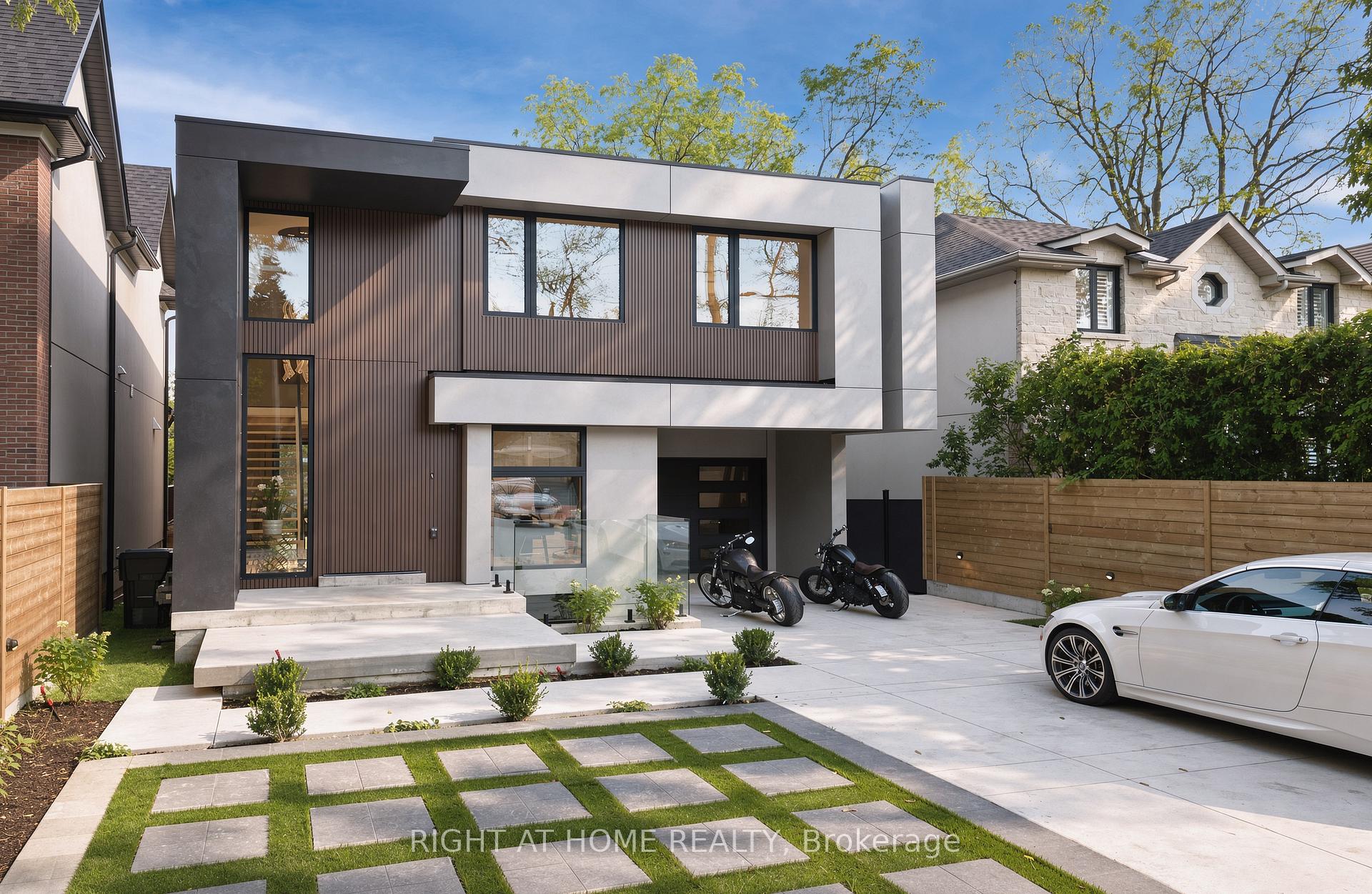 Photo of 4675 Dundas Street W