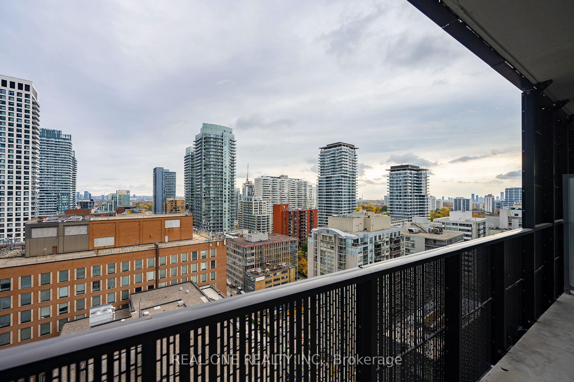Photo of Unit 1509, 8 eglinton Avenue E