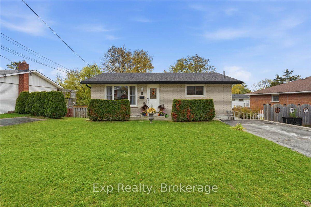 Photo 2 of 5 Kidd Avenue, Quinte West, Sidney Ward — HOMEH
