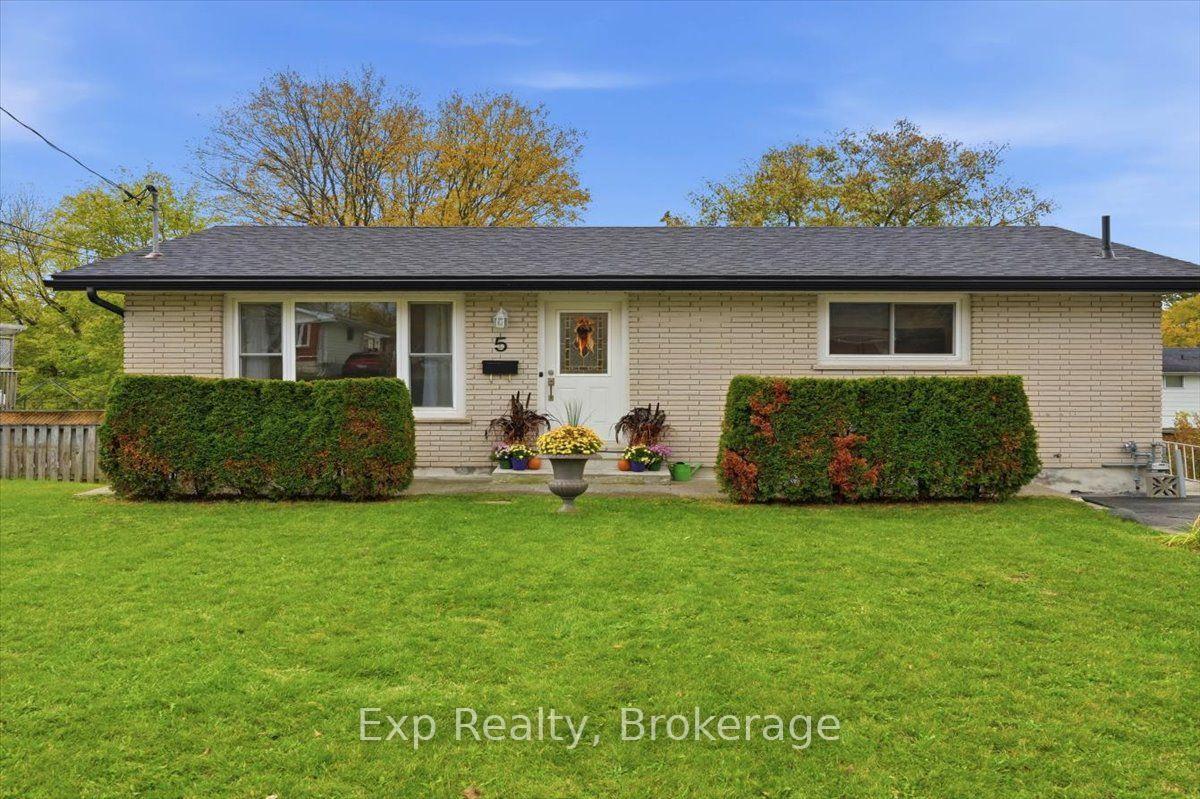 Photo 3 of 5 Kidd Avenue, Quinte West, Sidney Ward — HOMEH