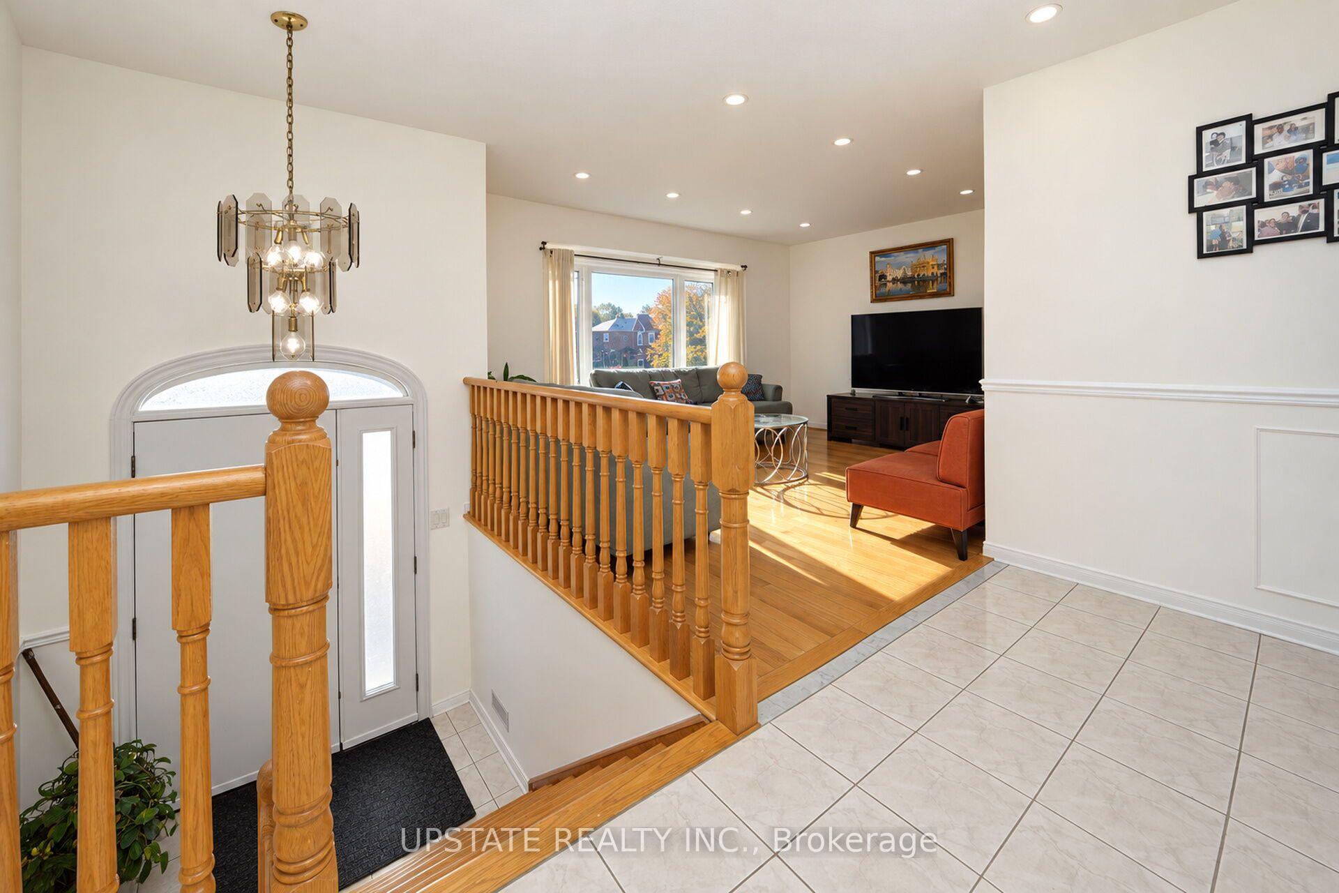 Photo 2 of 28 Braemore Road, Brampton, Brampton West — HOMEH
