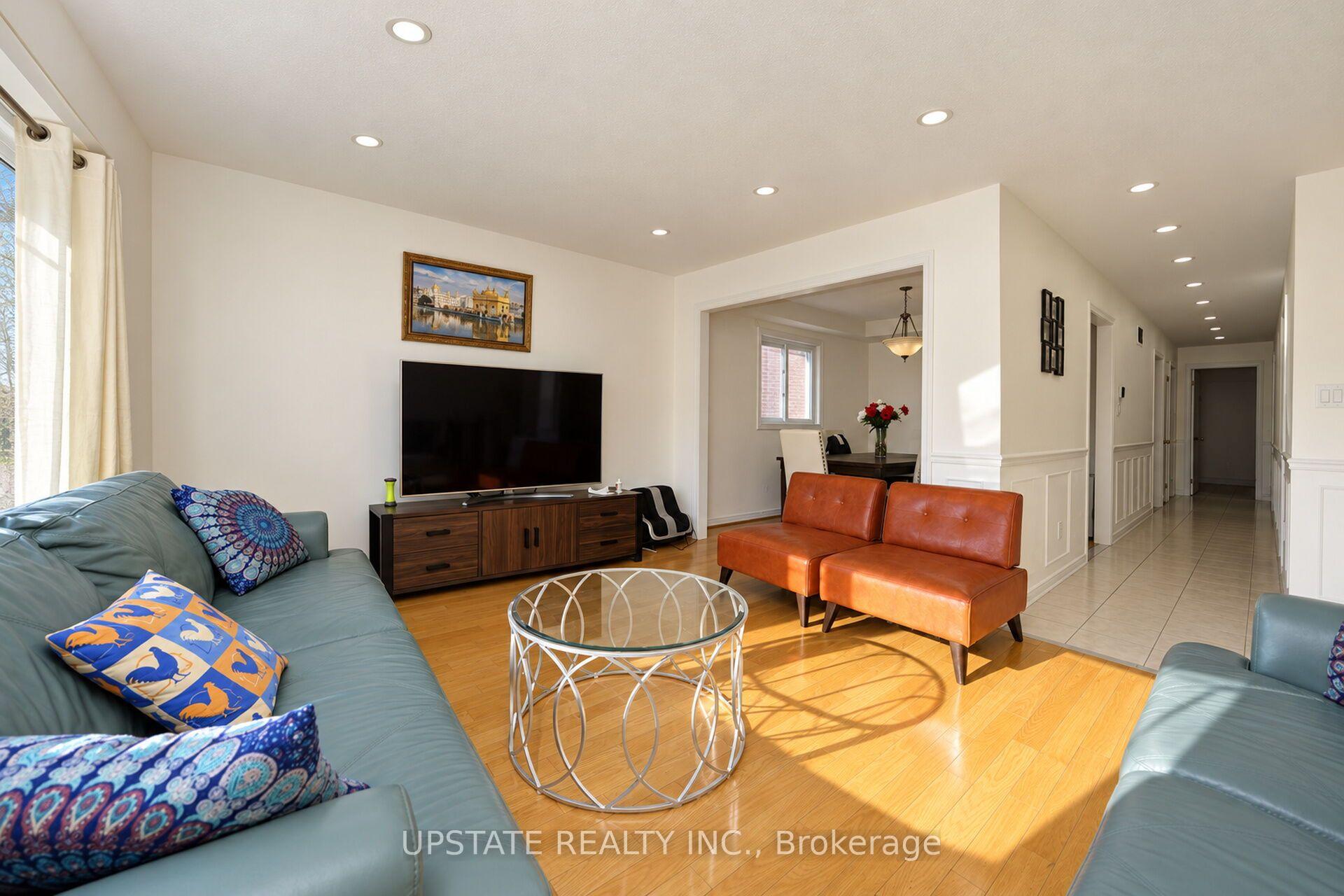 Photo 4 of 28 Braemore Road, Brampton, Brampton West — HOMEH