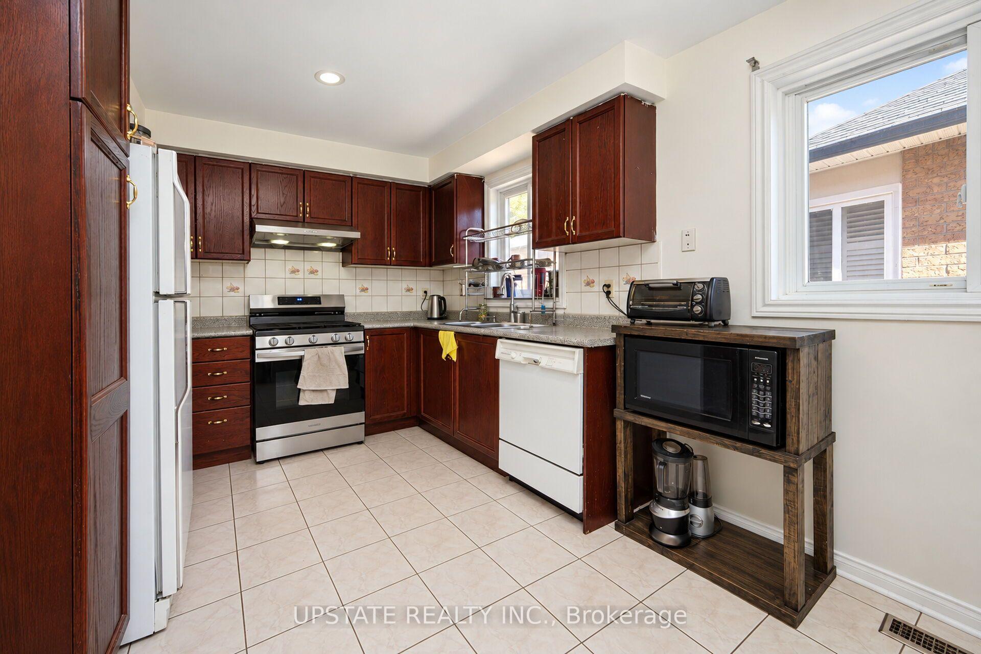 Photo 9 of 28 Braemore Road, Brampton, Brampton West — HOMEH