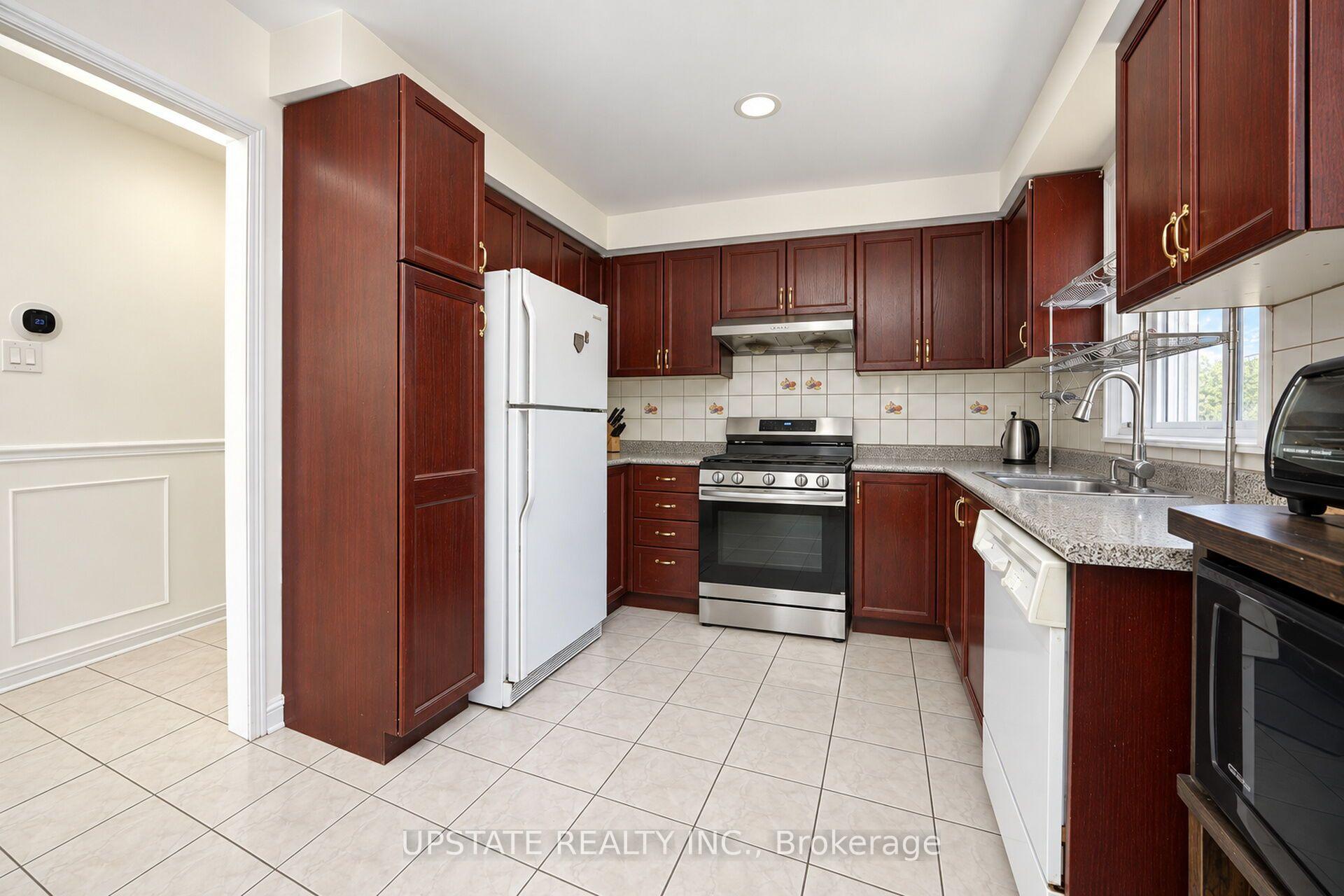 Photo 10 of 28 Braemore Road, Brampton, Brampton West — HOMEH