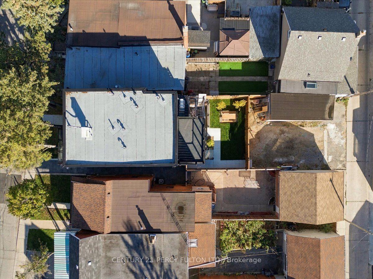 Photo 4 of 113 Hatherley Road, Toronto, Caledonia-Fairbank — HOMEH