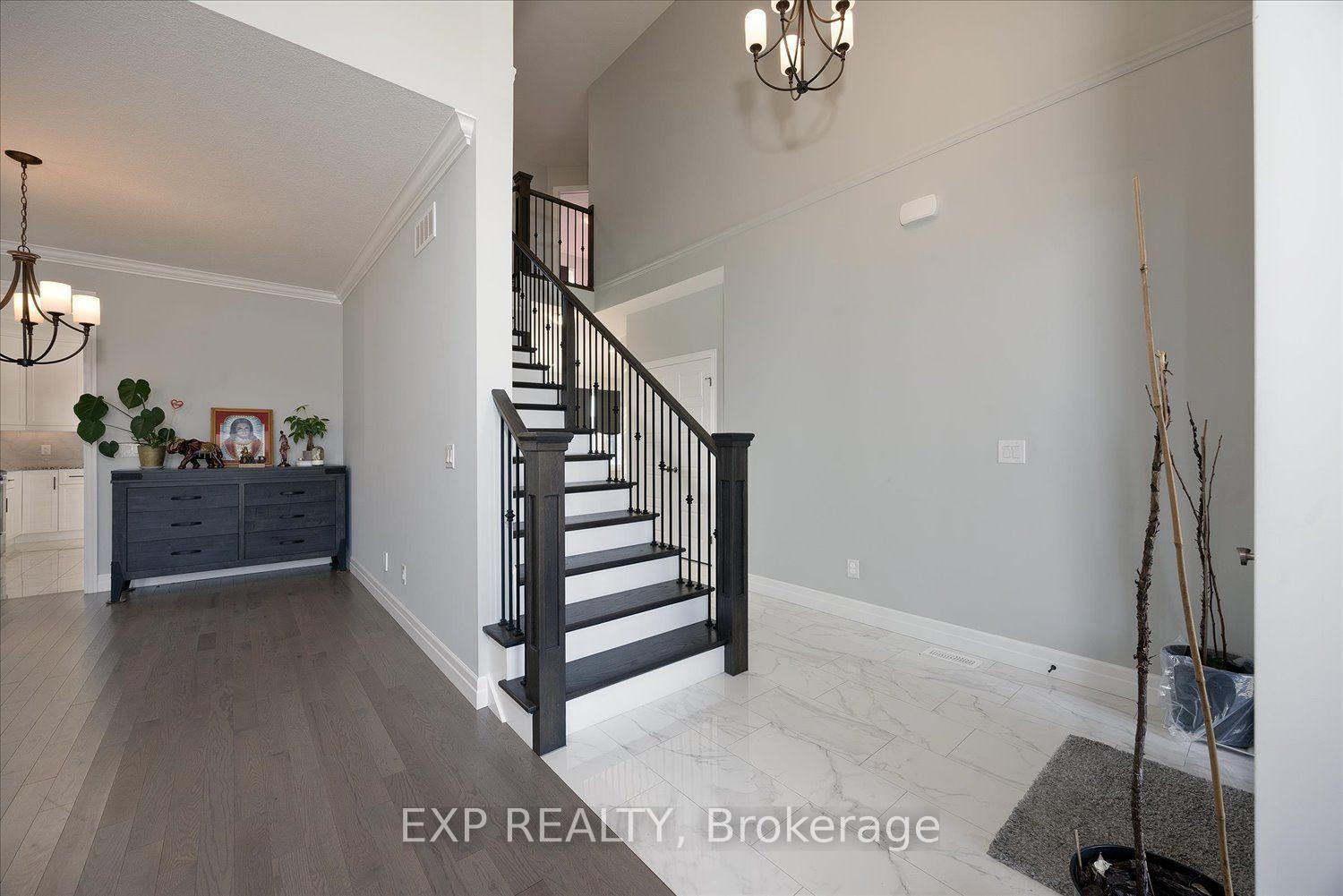 Photo 3 of 21 Sycamore Drive N, Tillsonburg — HOMEH