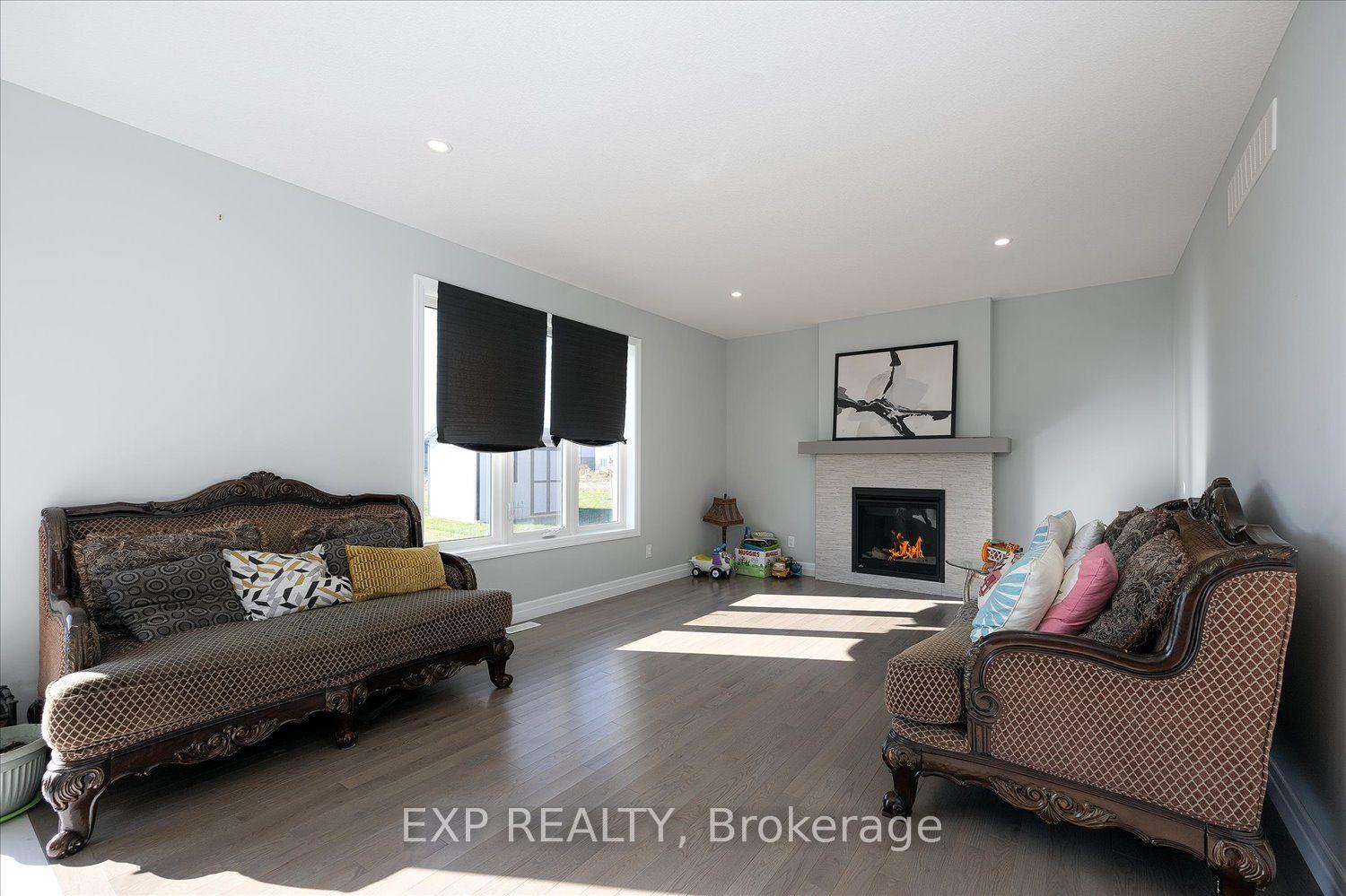 Photo 5 of 21 Sycamore Drive N, Tillsonburg — HOMEH
