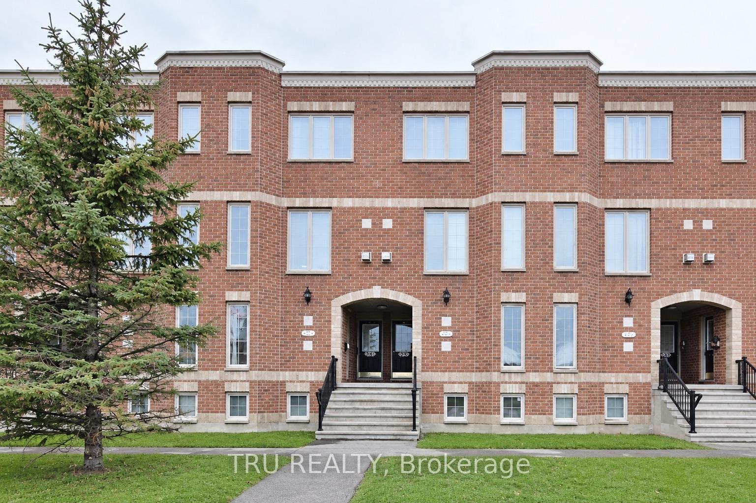 Front of Unit 4, 835 Longfields Drive