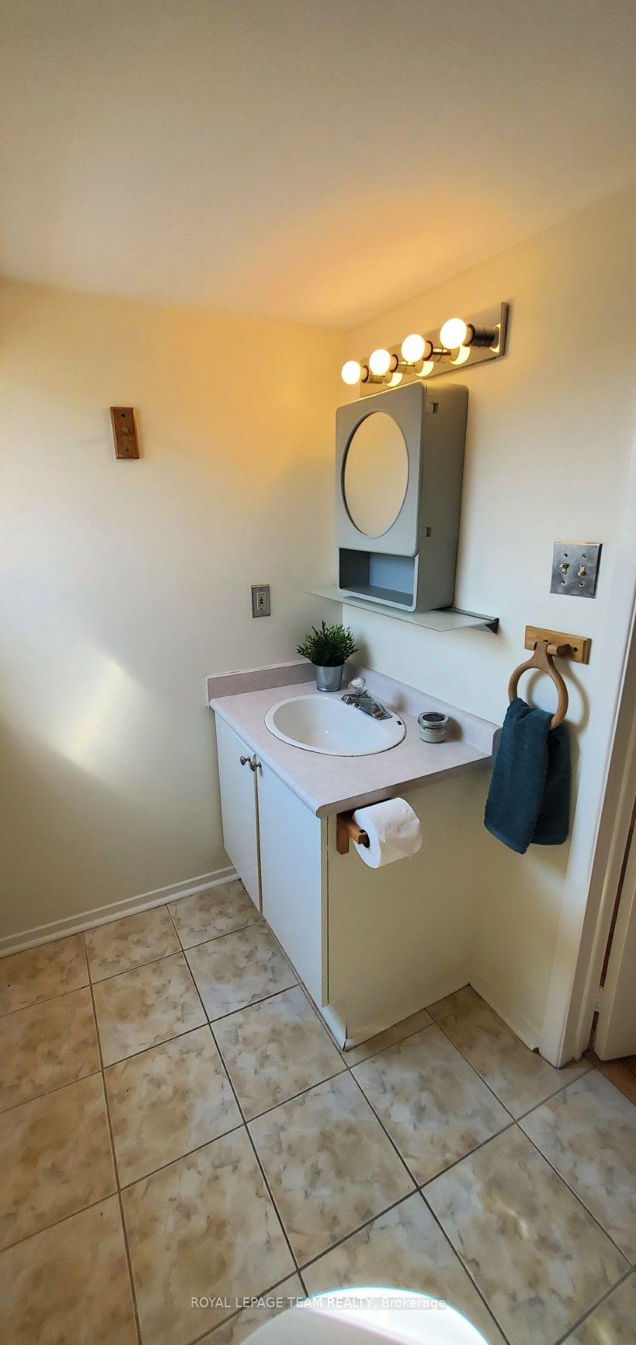 Photo 10 of Unit 4, 613 Gilmour Street, Ottawa, Ottawa Centre — HOMEH
