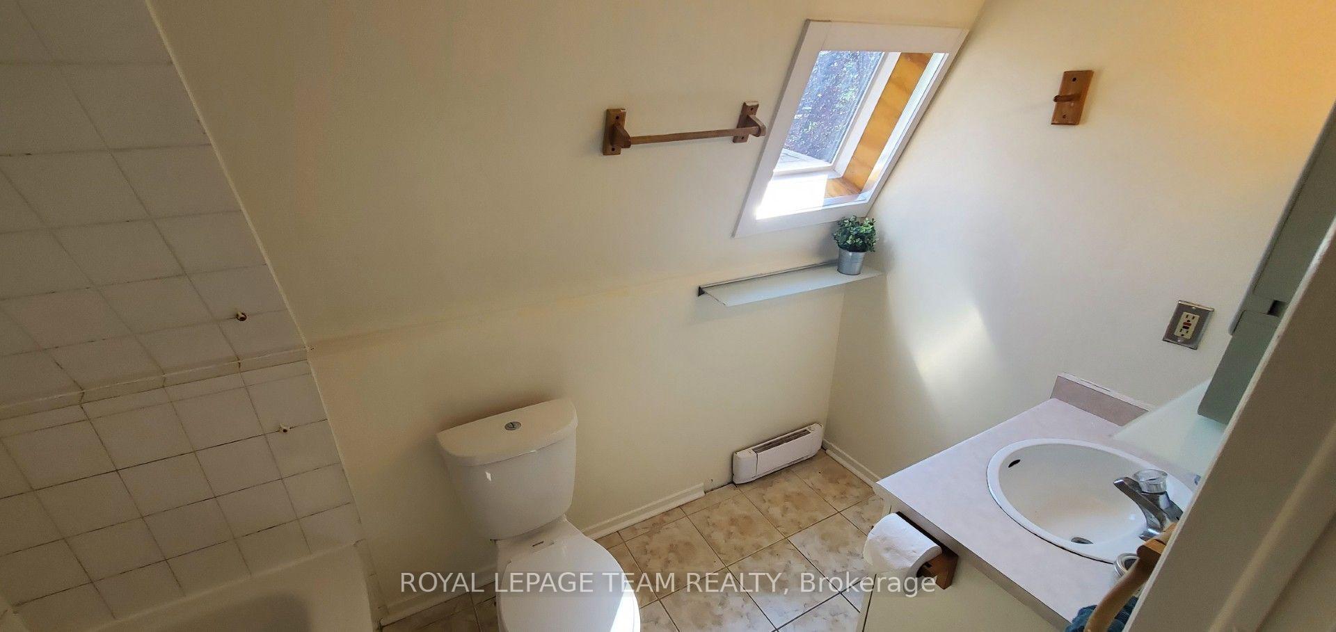 Photo 11 of Unit 4, 613 Gilmour Street, Ottawa, Ottawa Centre — HOMEH