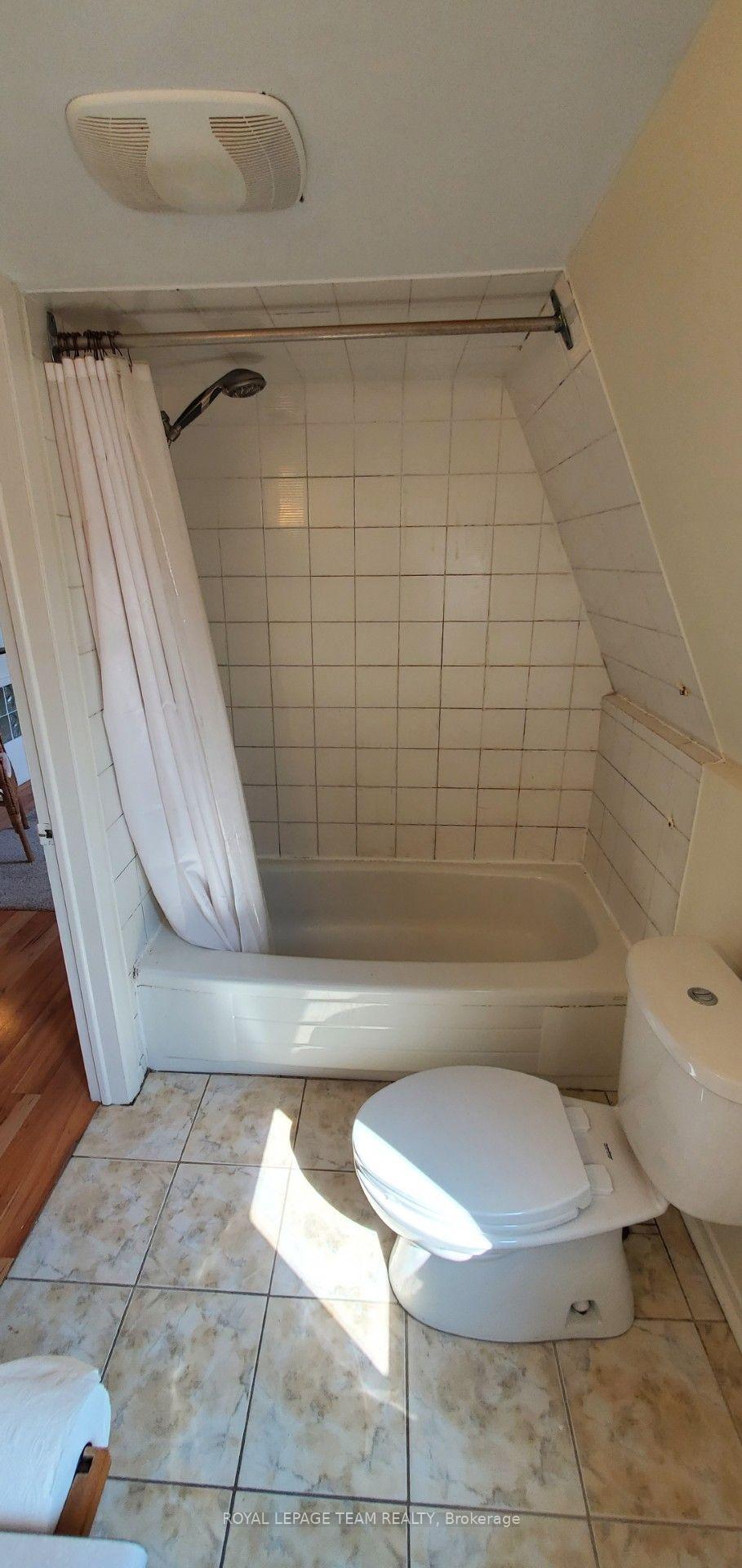 Photo 12 of Unit 4, 613 Gilmour Street, Ottawa, Ottawa Centre — HOMEH